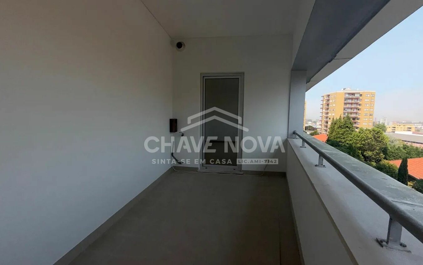 Apartamento T1 Santa Marinha Varanda