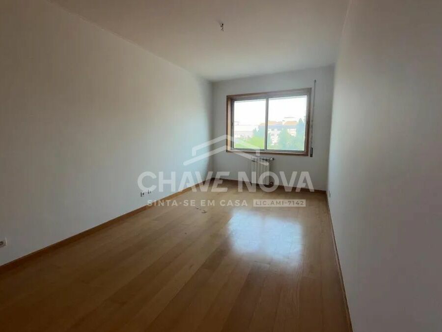 Apartamento T1 Santa Marinha Quarto