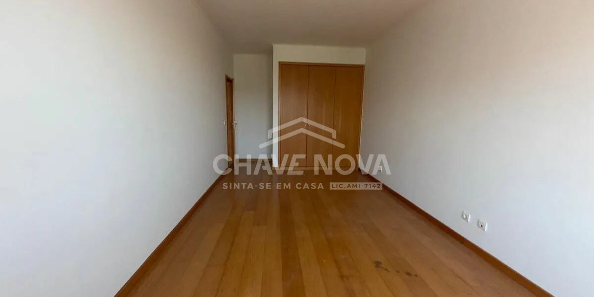 Apartamento T1 Santa Marinha Quarto