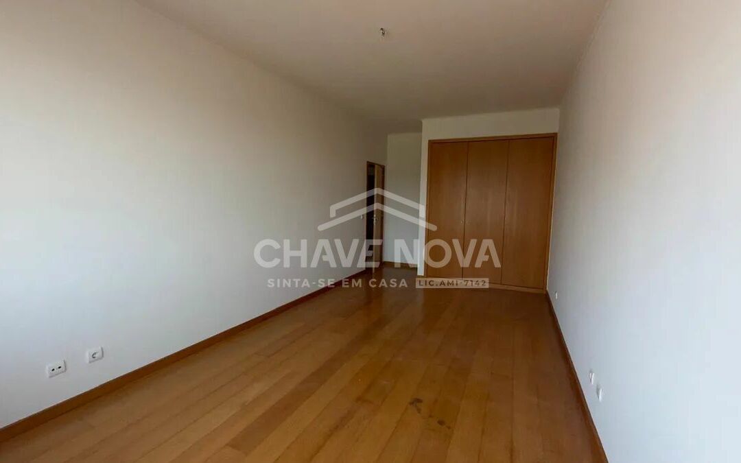 Apartamento T1 Santa Marinha Quarto