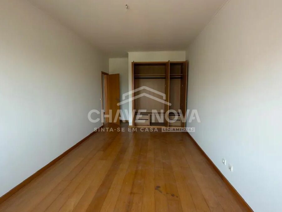 Apartamento T1 Santa Marinha Quarto