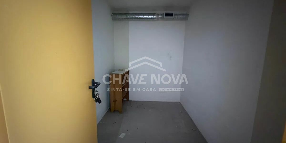 Apartamento T1 Santa Marinha Arrumos