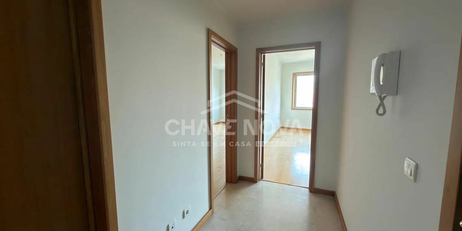 Apartamento T1 Santa Marinha corredor