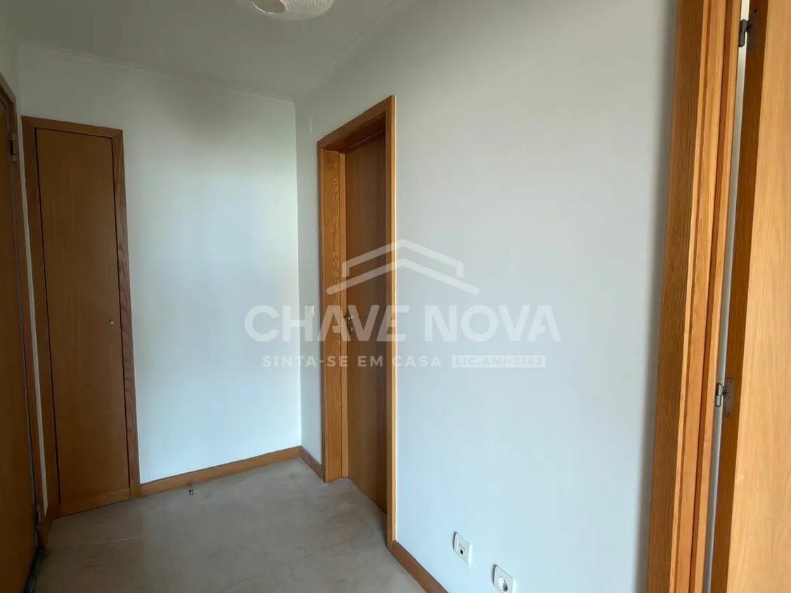 Apartamento T1 Santa Marinha corredor