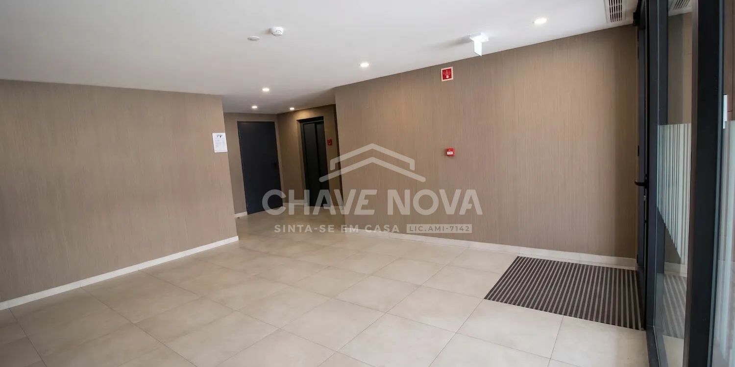 Apartamento T2 Santa Marinha Entrada