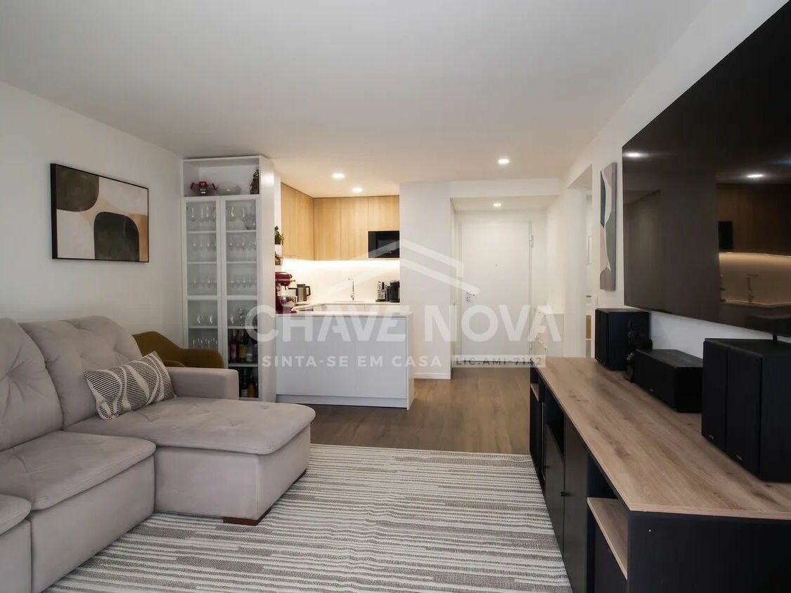 Apartamento T2 Santa Marinha Sala