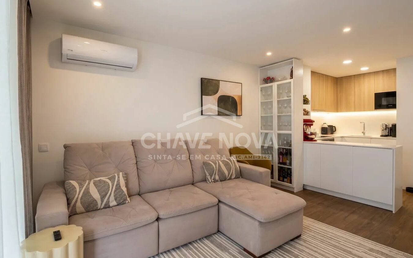 Apartamento T2 Santa Marinha Sala