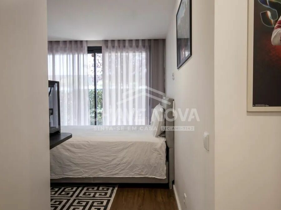 Apartamento T2 Santa Marinha Quarto