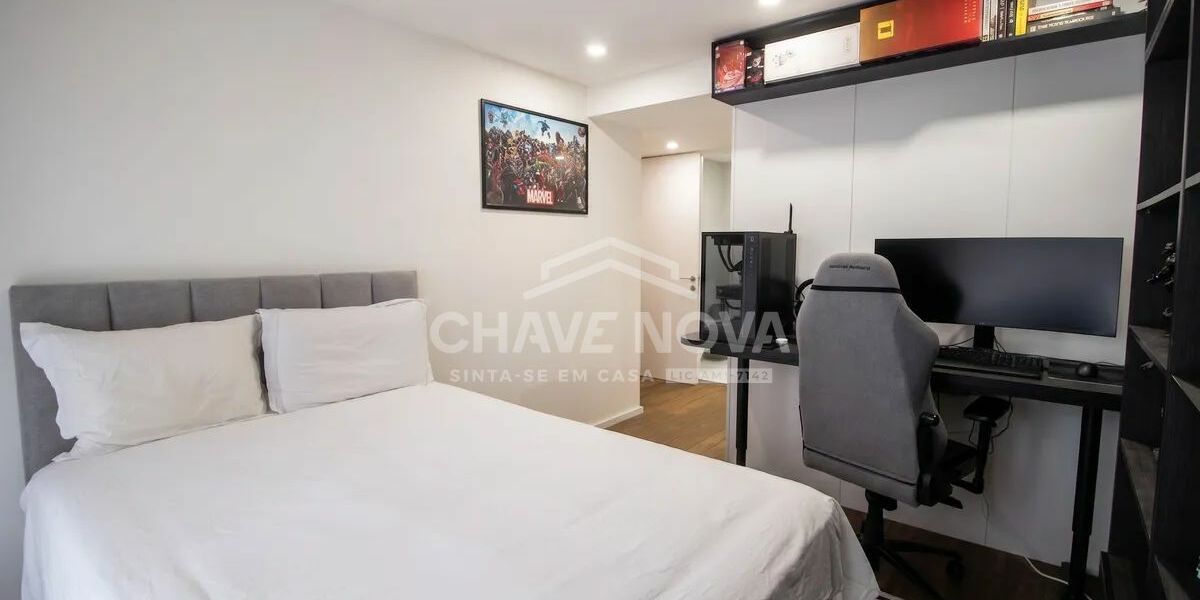 Apartamento T2 Santa Marinha Quarto