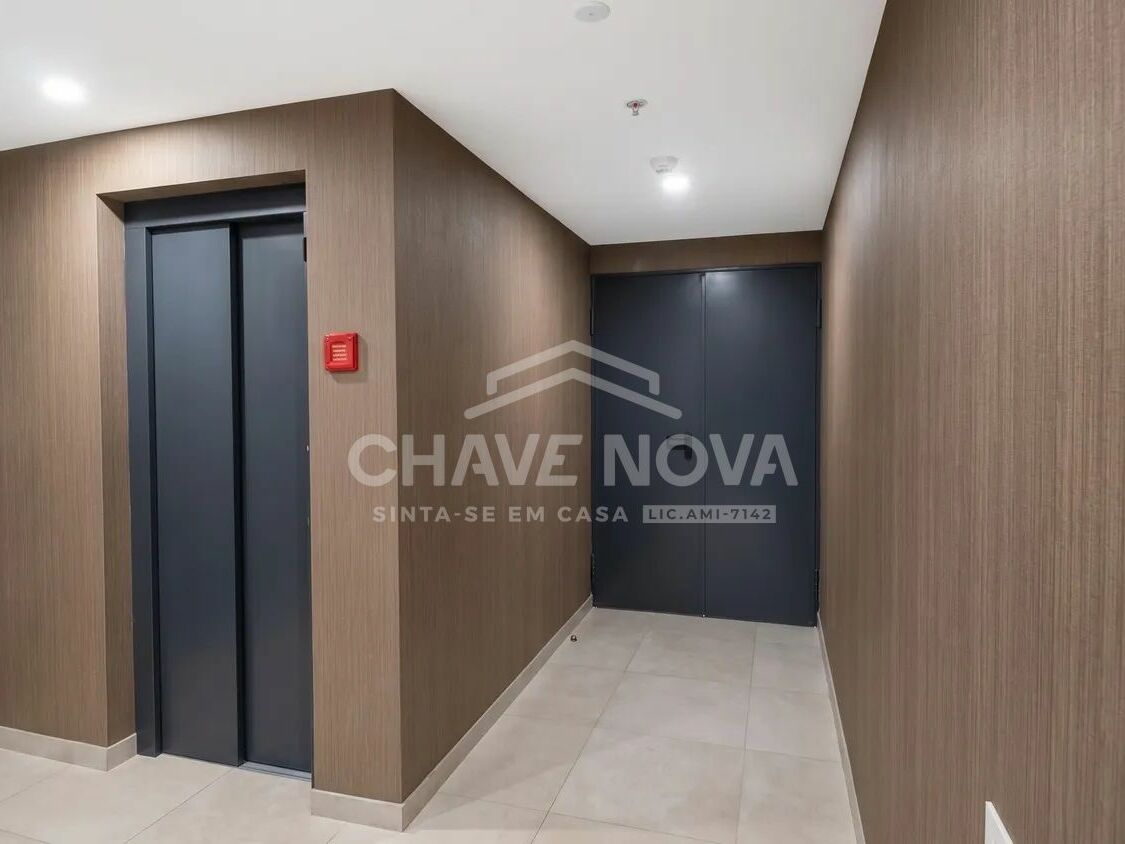 Apartamento T2 Santa Marinha Elevador
