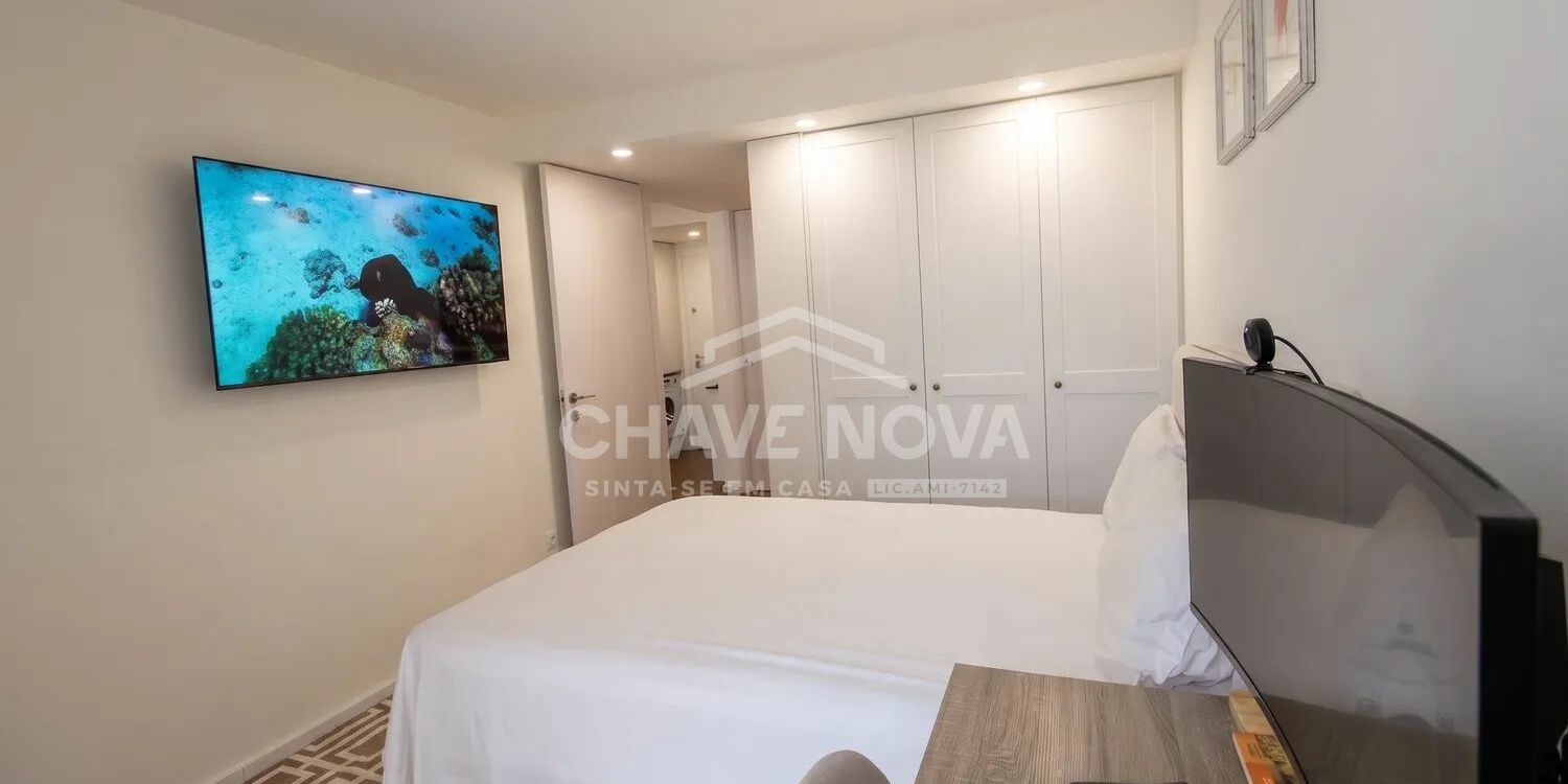 Apartamento T2 Santa Marinha Quarto