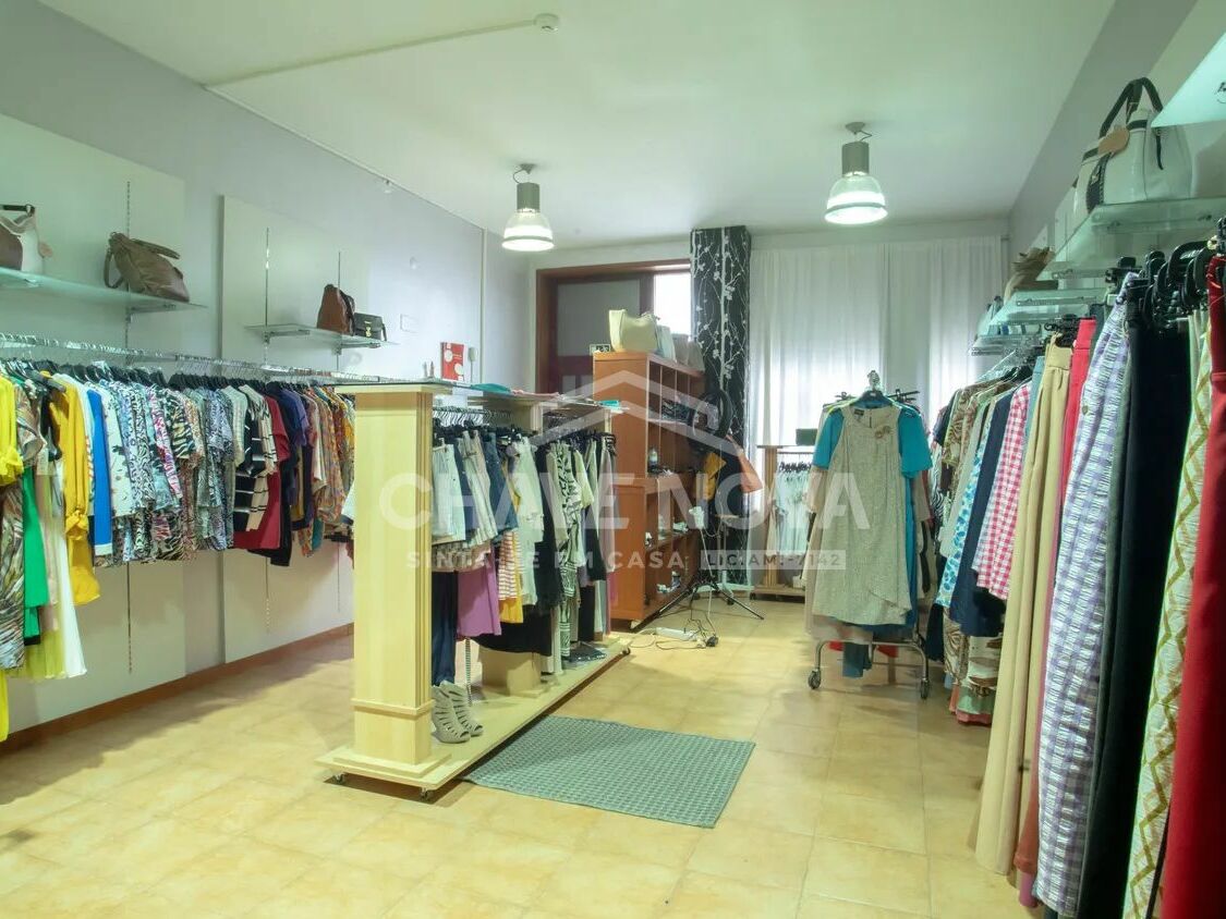 Loja Comercial Santa Marinha Candal Vila Nova de Gaia Porto GN/02428