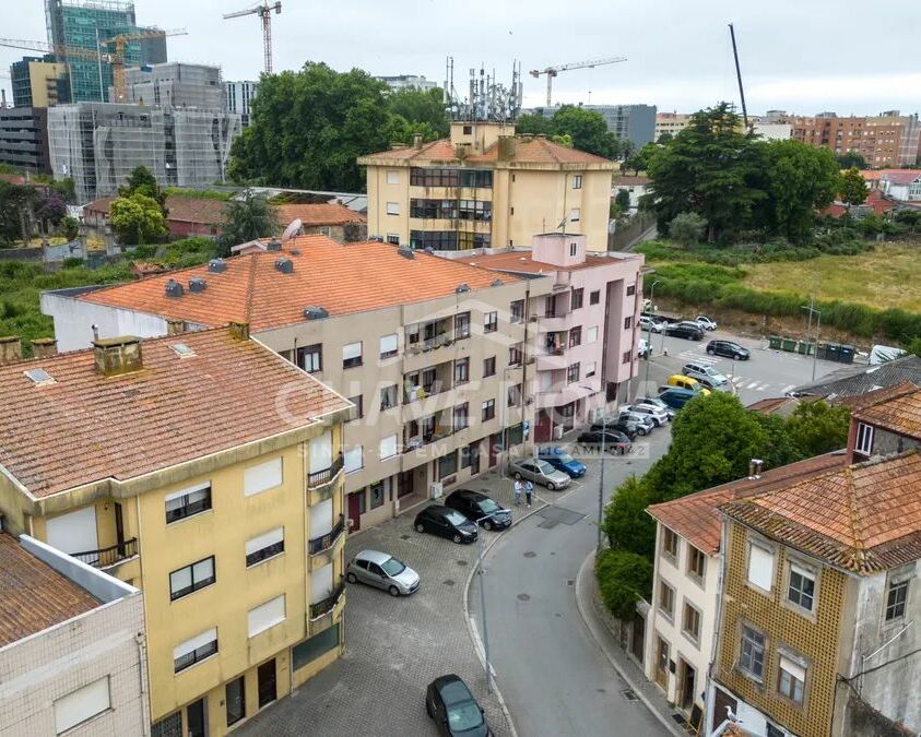 Lojas Comerciais Santa Marinha Vila Nova de Gaia Porto GN/02432