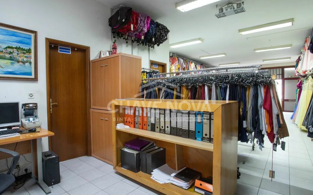 Lojas Comerciais Santa Marinha Vila Nova de Gaia Porto GN/02432