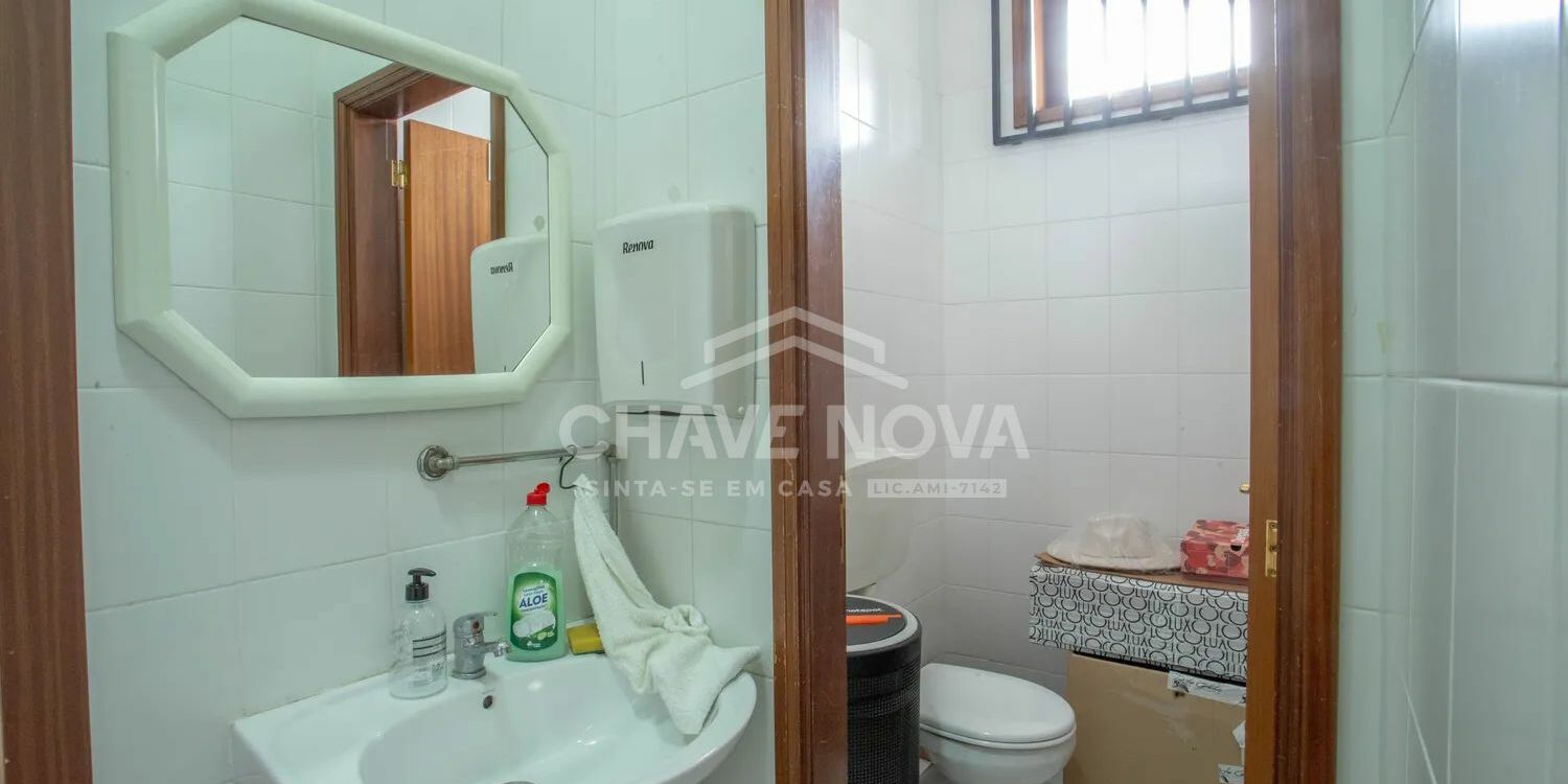 Lojas Comerciais Santa Marinha Vila Nova de Gaia Porto GN/02432