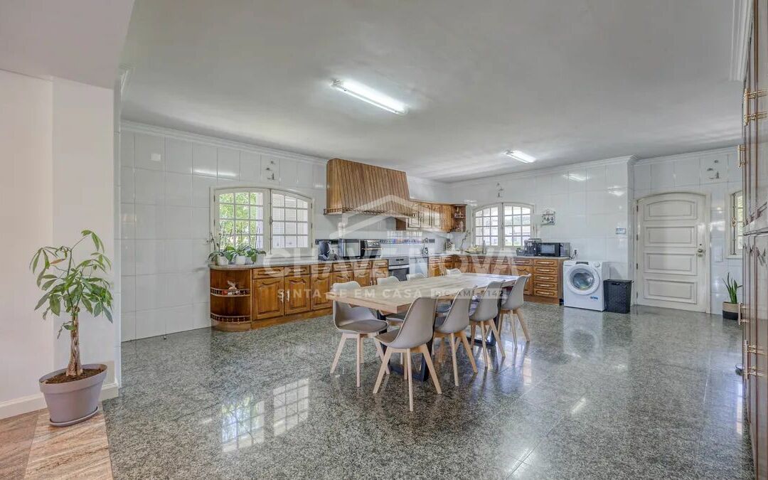 Moradia T5 Canelas Sala