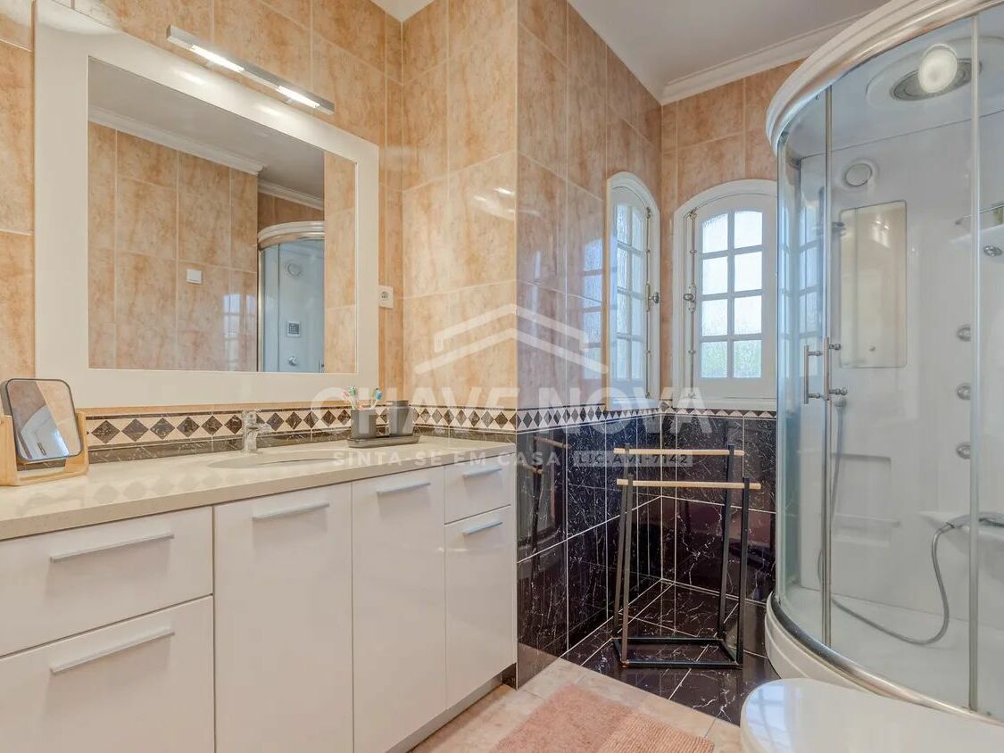 Moradia T5 Canelas Casa de Banho
