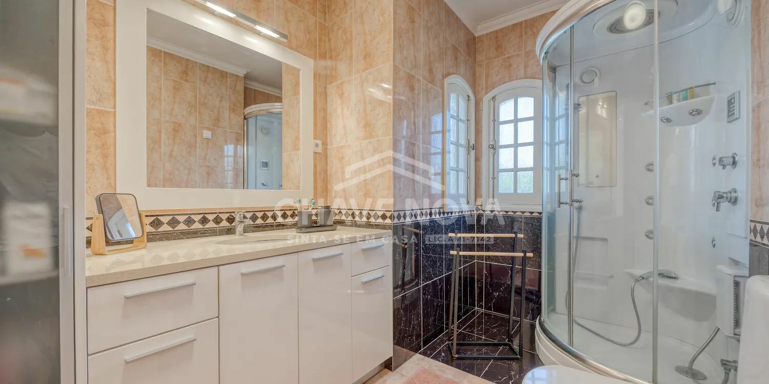 Moradia T5 Canelas Casa de Banho