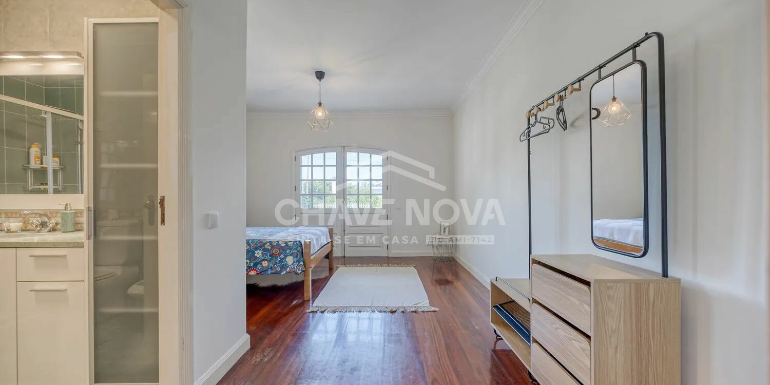 Moradia T5 Canelas Quarto