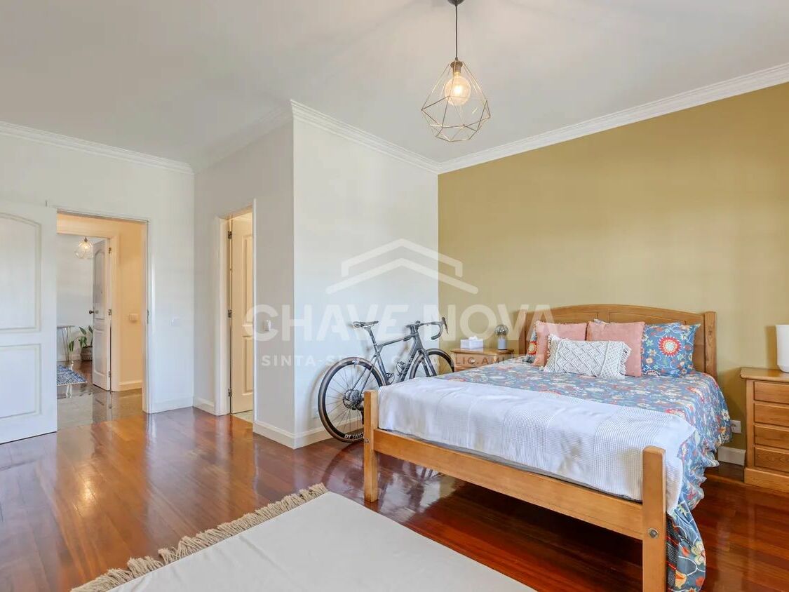 Moradia T5 Canelas Quarto