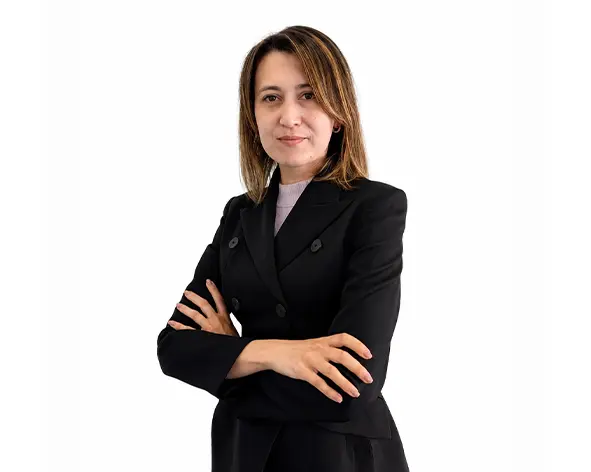 Alfiia Agzamova, consultora imobili&aacute;ria na Chave Nova em Gaia Norte, em foto de perfil profissional.