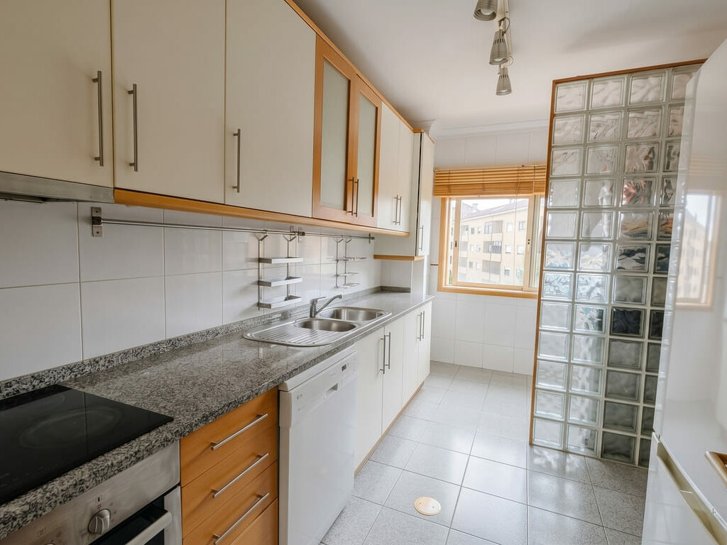 Apartamento T2 Mafamude Vila Nova de Gaia Porto GN/02507